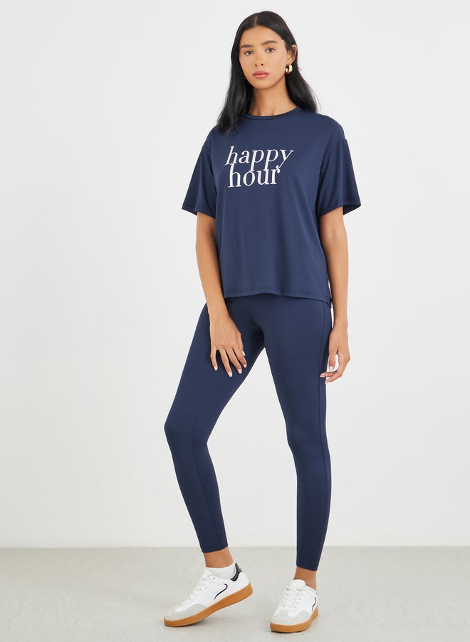 تايك تو طقم تي شيرت بأكمام قصيرة وسروال ضيق بطبعة شعار - Image 2