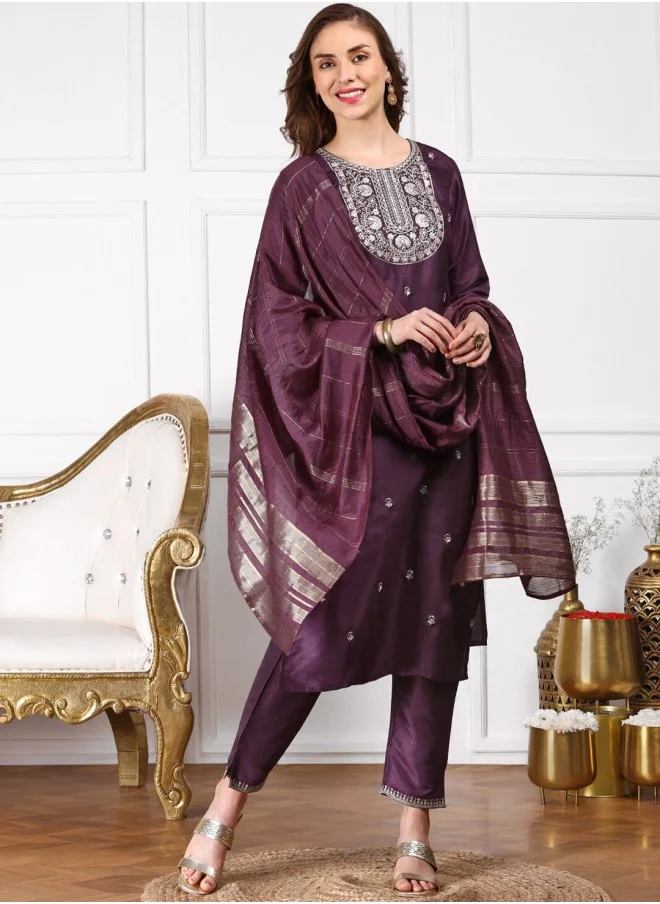 آي شين Purple Ethnic Motifs Embroidered Straight Kurta & Trousers With Dupatta