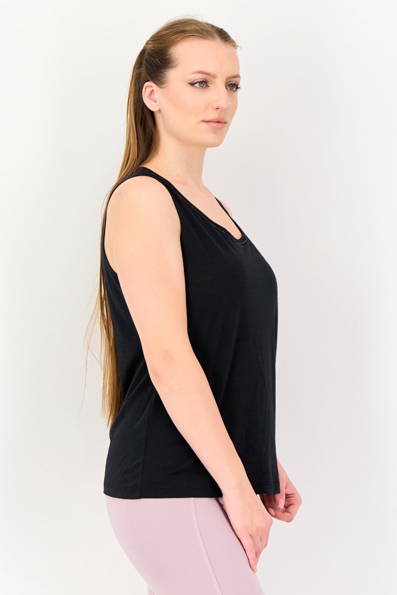 Nike تي شيرت رياضي نسائي بلا أكمام بشعار العلامة التجارية، أسود - Image 2