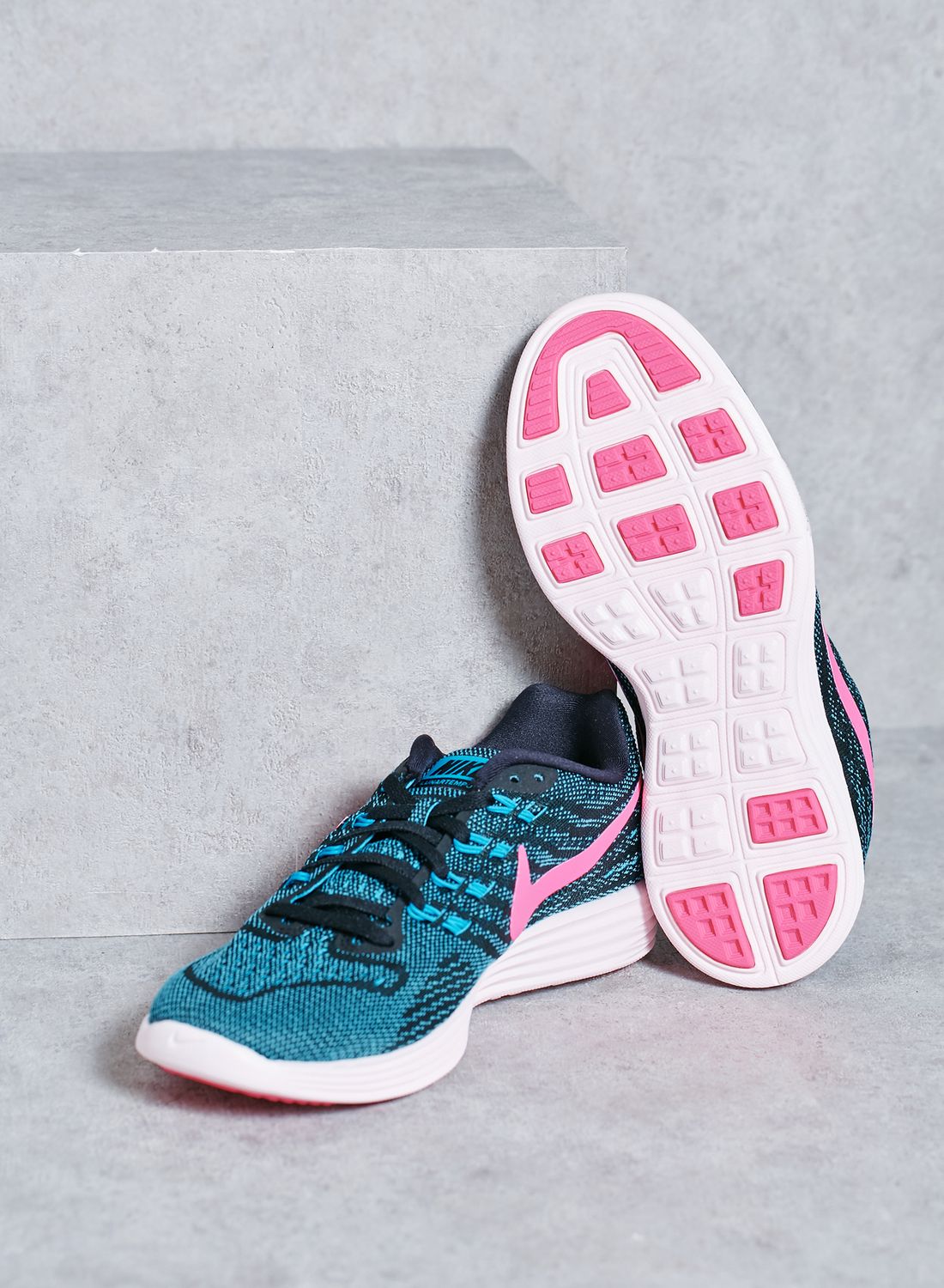 nike wmns lunartempo 2