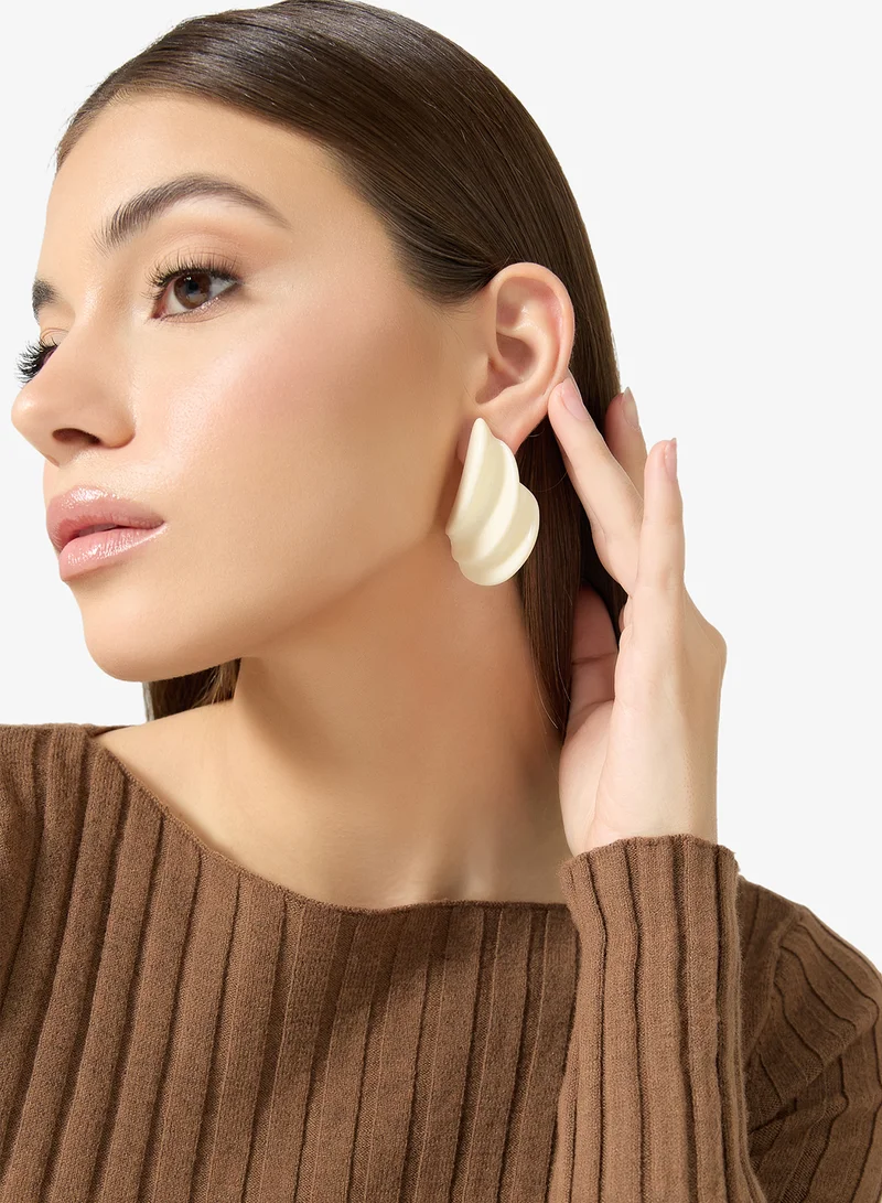 ايلا أقراط شاطئ بتصميم بارز