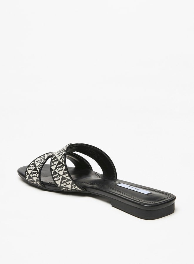 ايل صنادل نسائية سهلة الارتداء بطبعة شعار - Image 3