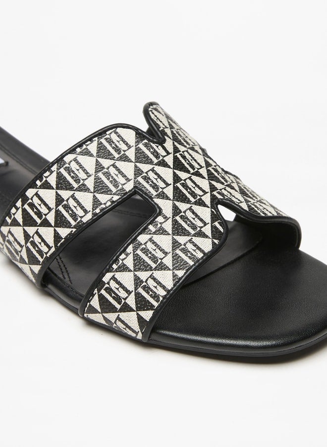 ايل صنادل نسائية سهلة الارتداء بطبعة شعار - Image 5