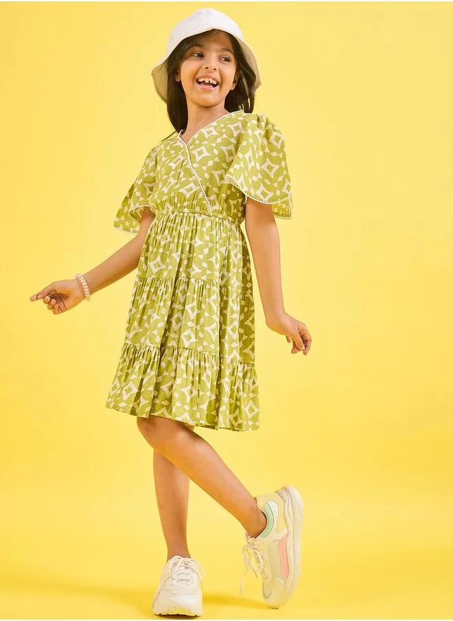 ستايلو بج Geometric Print V Neck Tiered Dress by Styli