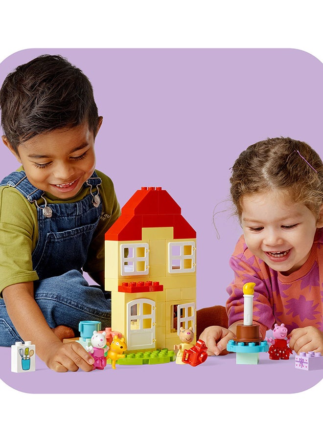 LEGO - طقم لعبة منزل عيد ميلاد بيبا بيغ دبللو، ألعاب تعليمية للأطفال الصغار من عمر 2 سنة فما فوق للفتيات والأولاد مع 3 شخصيات تشمل بيدرو بوني وسوزي شيرب، بالإضافة إلى دبدوب بيبا، فكرة هدية (59 قطعة) 10433 - Image 1