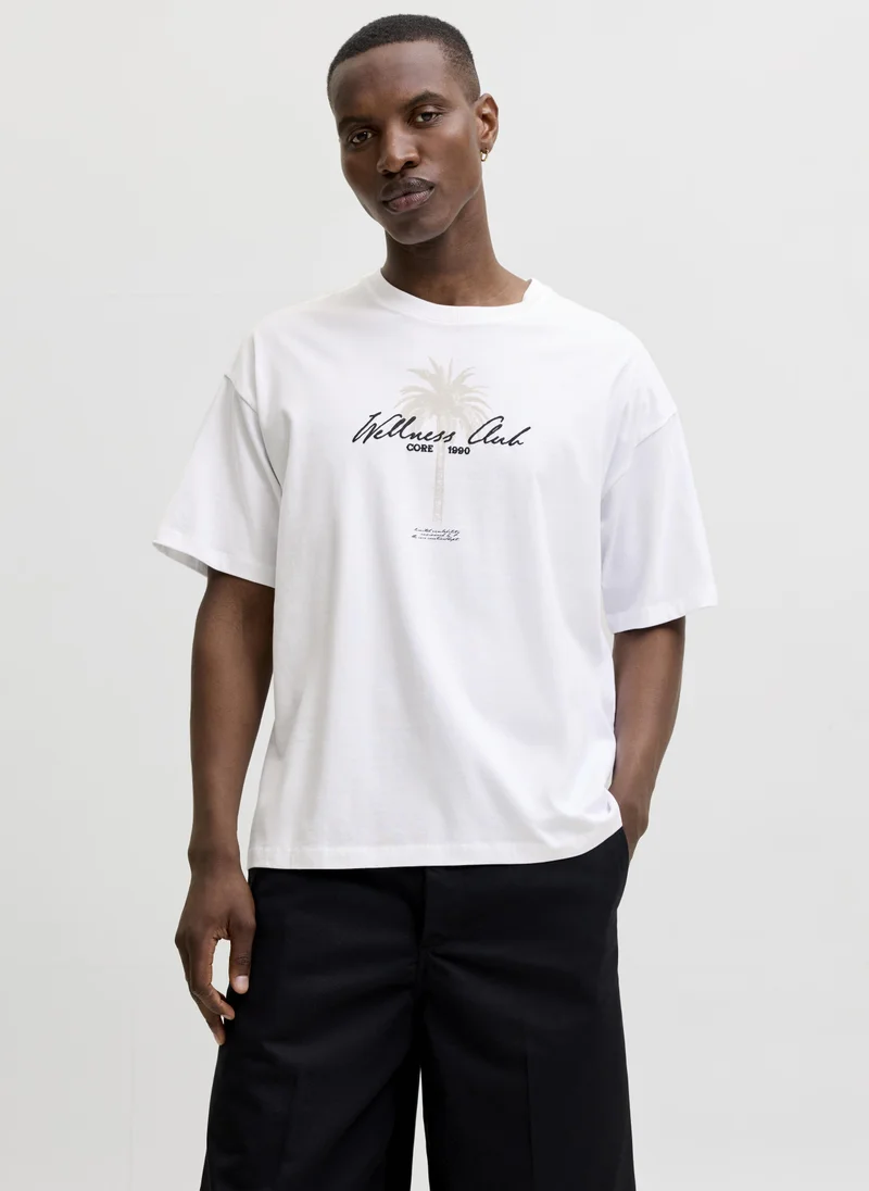 جاك اند جونز JCOETERNA SCRIPT FRONT TEE SS CREW