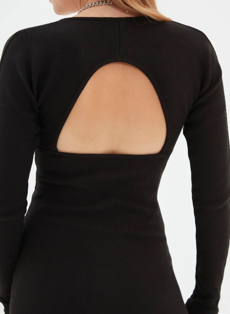 ترينديول فستان ضيق بفتحات