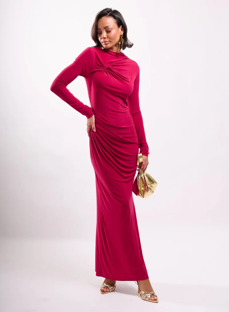 فايا فستان ماكسي بكسرات وتفاصيل عقدة بلون ماجنتا