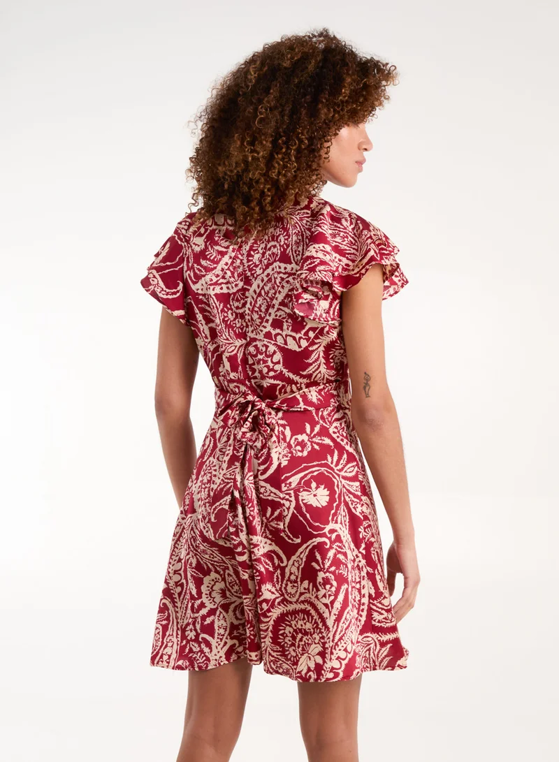 بلو فانيلا فستان قصير بياقة ملفوفة وطبعات بيزلي وأكمام مكشكشة