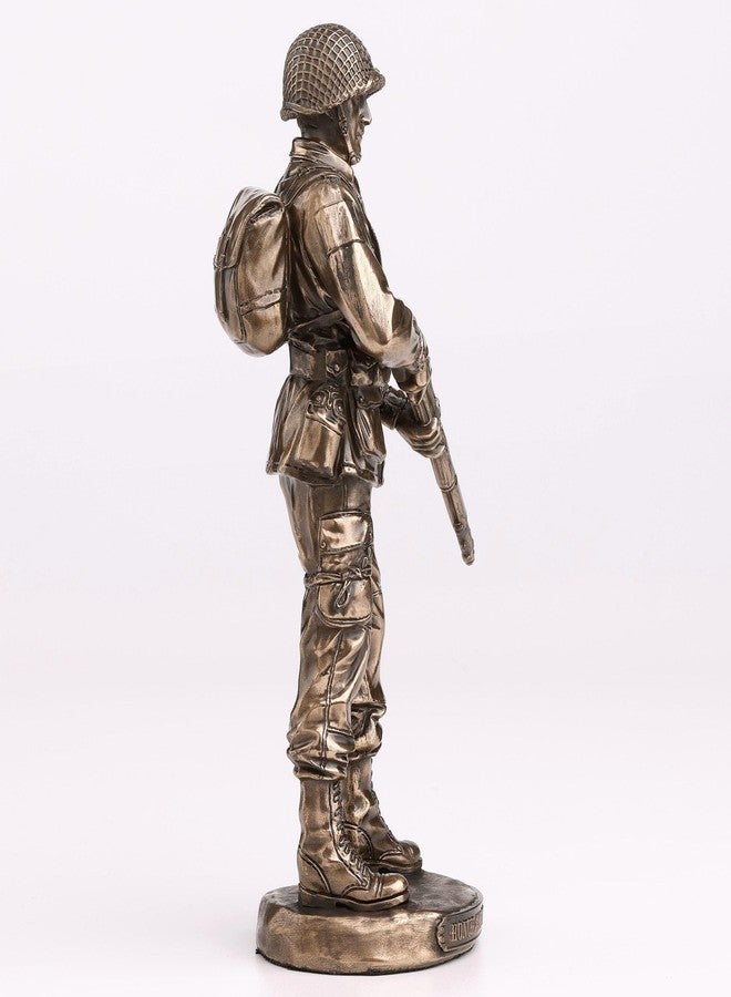 فيرونيز ديزاين تمثال عسكري من تصميم فيرونيز، بقياس 5 3/4 بوصة، يجسد الشرف والشجاعة، من إنتاج الجيش الأمريكي، مصنوع من الراتنج المصبوب على البارد، ومطلي بالبرونز. - Image 5