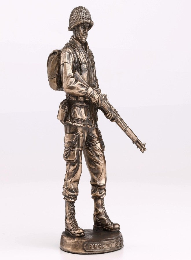 فيرونيز ديزاين تمثال عسكري من تصميم فيرونيز، بقياس 5 3/4 بوصة، يجسد الشرف والشجاعة، من إنتاج الجيش الأمريكي، مصنوع من الراتنج المصبوب على البارد، ومطلي بالبرونز. - Image 3