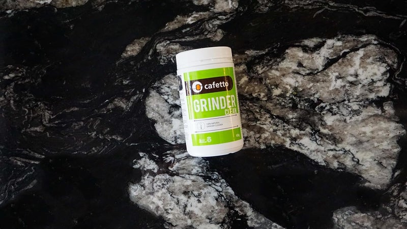 كافيتو مطحنة القهوة العضوية Cafetto Organic Grinder Clean، وزنها 450 جرام – مطحنة قهوة محترفة، خالية تمامًا من المواد الكيميائية وآمنة للاستخدام مع الأطعمة؛ تقوم بتنظيف أسنان المطحنة والهيكل الخارجي لها، مما يساعد على إطالة عمر المطحنة. - Image 4