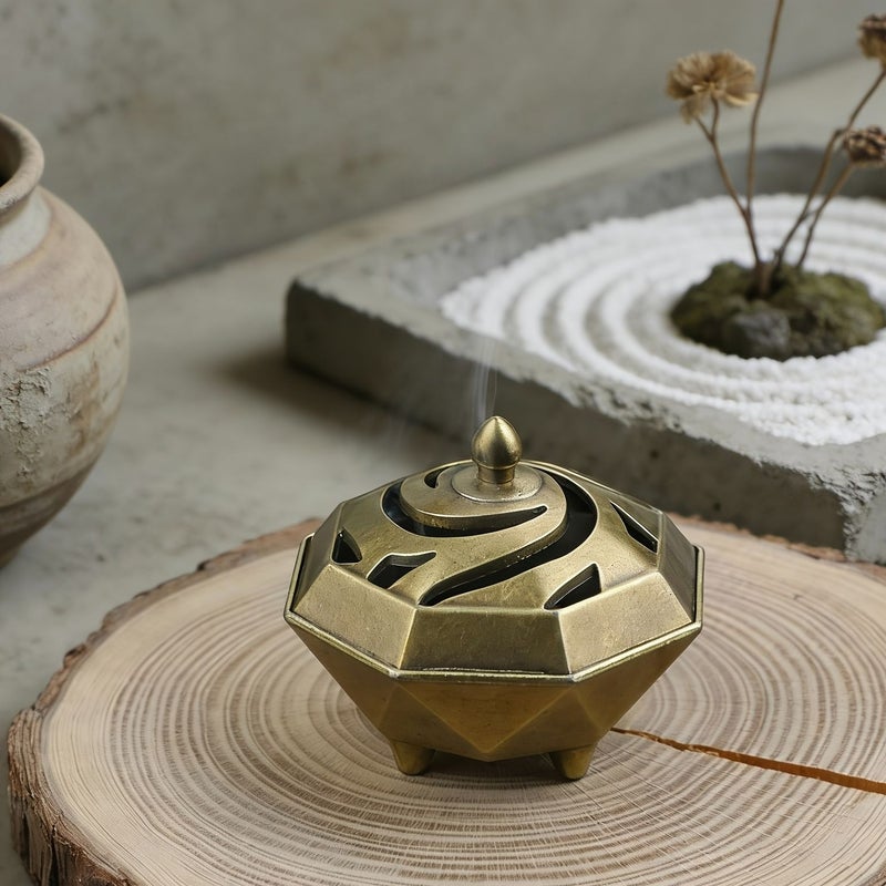 The Simple Eight Directions Auspicious Clouds Incense Holder Set With Hollowed Patterns - Image 1