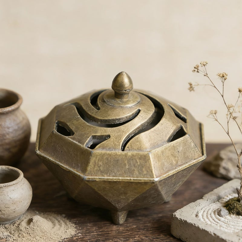 The Simple Eight Directions Auspicious Clouds Incense Holder Set With Hollowed Patterns - Image 2