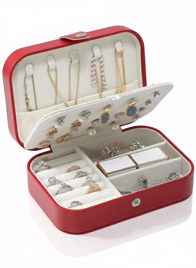 تانجبلب علبة مجوهرات سفر من الجلد الصناعي PU للنساء والبنات، منظم مجوهرات محمول بتصميم طبقتين مع فواصل قابلة للتعديل لترتيب الخواتم والأقراط والقلادات والأساور، صندوق تخزين مضاد للخدش ببطانة مخملية وخطافات للقلادات وجيب لحمايتها من التشابك، حجم صغير وخفيف مناسب للحقيبة والسفر والهدايا