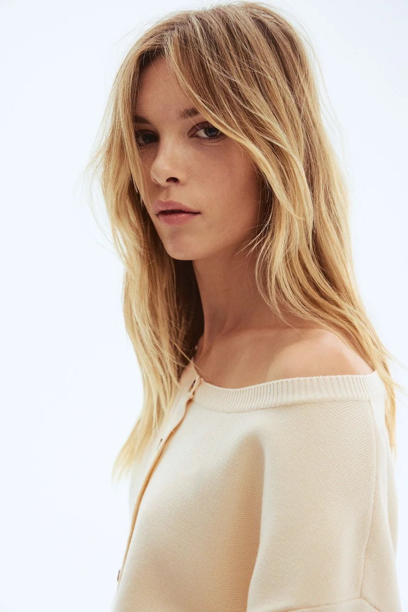 اتش اند ام كارديغان بتصميم مكشوف الكتفين