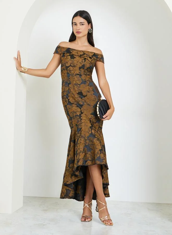 ستايلي فستان طويل جاكار بأكتاف مكشوفة بحافة حورية البحر