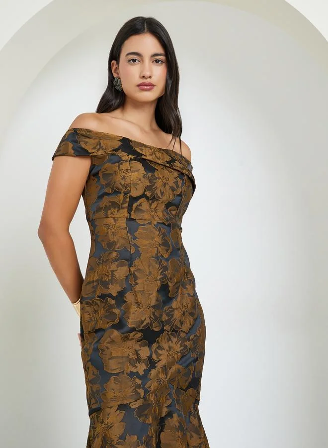 ستايلي فستان طويل جاكار بأكتاف مكشوفة بحافة حورية البحر