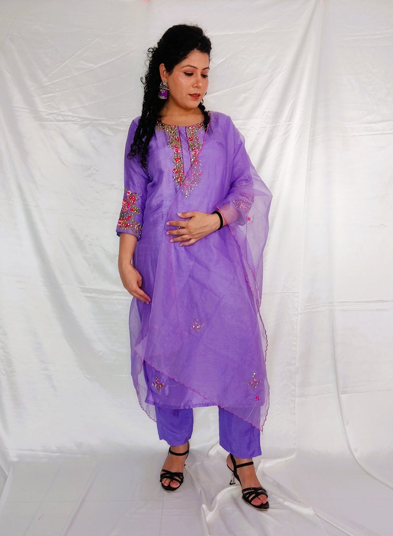 PRIYA’S PANACHE PRIYA’S PANACHE Purple Dola Silk Kurta Pant Set with Embroidered Dupatta for Women.  - Image 4