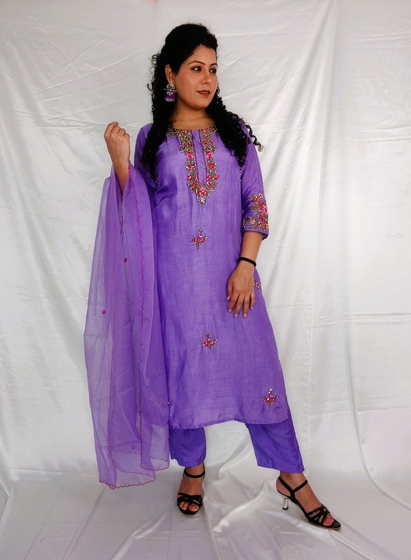 PRIYA’S PANACHE PRIYA’S PANACHE Purple Dola Silk Kurta Pant Set with Embroidered Dupatta for Women.  - Image 2