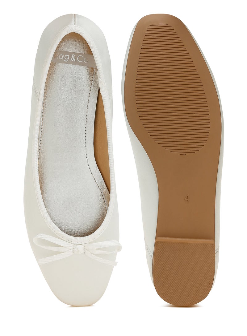 لندن راج راقصات باليه مزينة بفيونكة من الساتان باللون الأبيض - Image 4