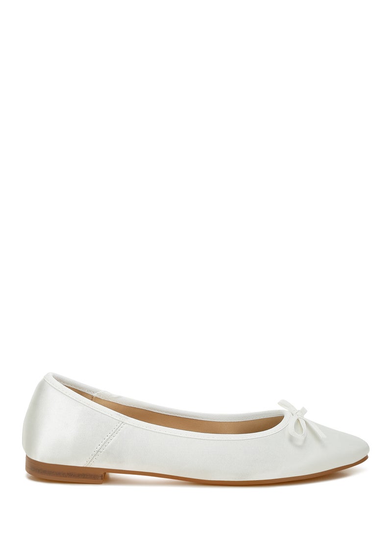 لندن راج راقصات باليه مزينة بفيونكة من الساتان باللون الأبيض - Image 1