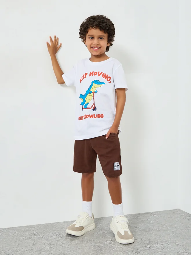 Styli Styli Boys Brown Solid Drawstring Waist Shorts with Badge Detail