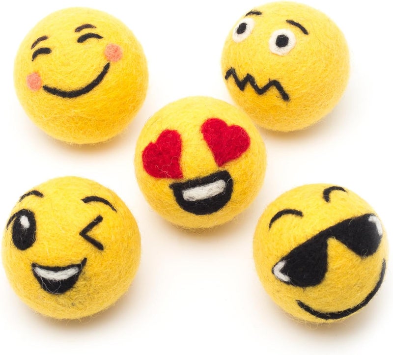 Glaciart One ألعاب قطط من نوع “Glaciart One Emoji Ball” مصنوعة من صوف طبيعي، تحتوي على نبات النيبت، طول اللعبة 1.5 بوصة. - Image 1