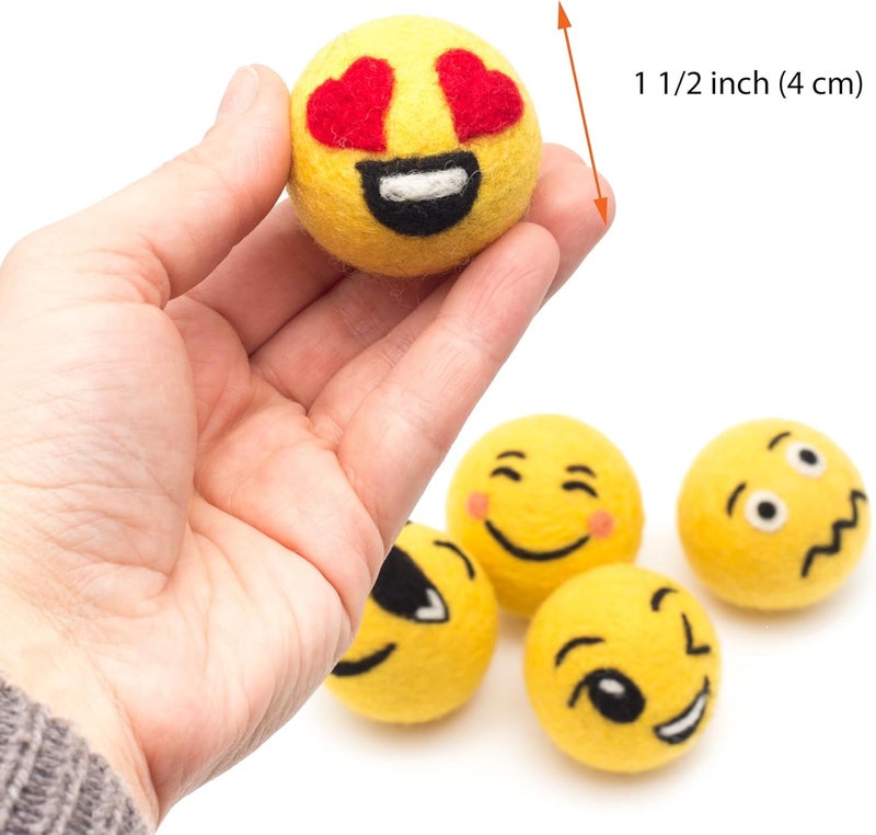 Glaciart One ألعاب قطط من نوع “Glaciart One Emoji Ball” مصنوعة من صوف طبيعي، تحتوي على نبات النيبت، طول اللعبة 1.5 بوصة. - Image 5
