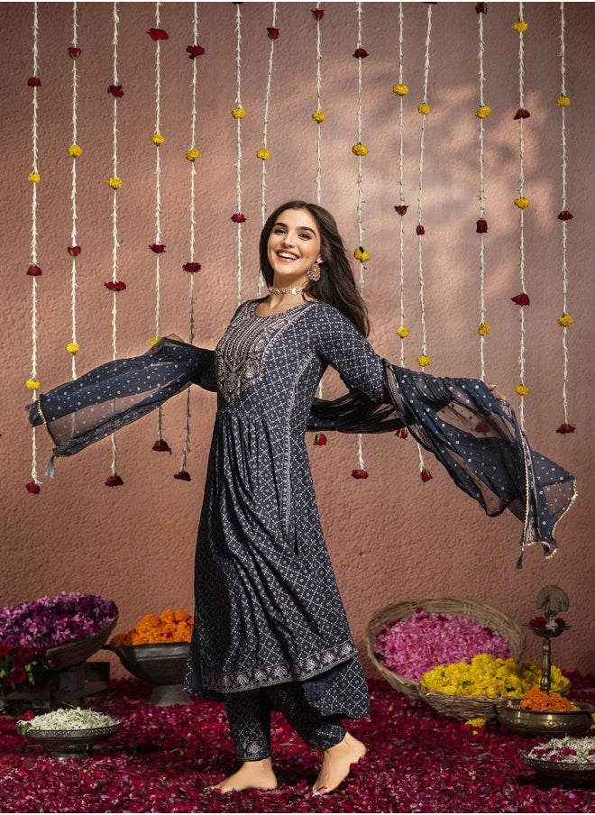 ISHIN Navy Kurta Set Straight Fit 3/4 Sleeve Sleeve made from Rayon featuring Self Design design and Round Neck neckline - Perfect for Ethinic!  - Image 3