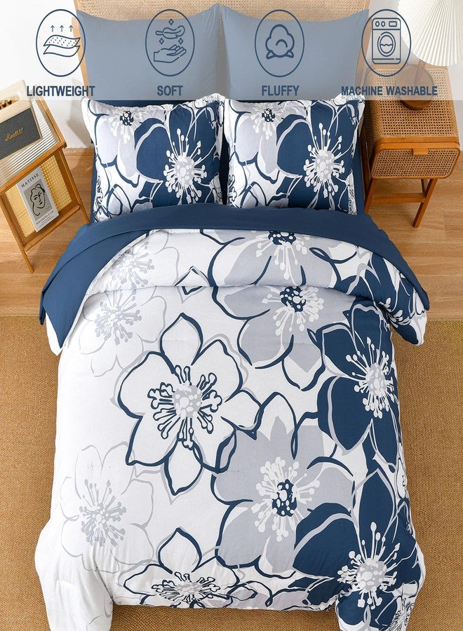 Anibedding طقم لحاف أزرق داكن مزين بالزهور، مقاس كينج، 7 قطع، طقم سرير كامل من 7 قطع، لحاف أنيق مزين بالزهور النباتية، مصنوع من ألياف دقيقة ناعمة، مناسب لجميع الفصول، (أزرق داكن، 104 بوصة × 90 بوصة) - Image 3