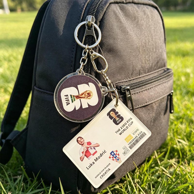 Football keychains featuring Messi, Neymar, Mbappe, and Ronaldo; US, Canada, and Mexico ornaments; 2026 World Cup small gifts.