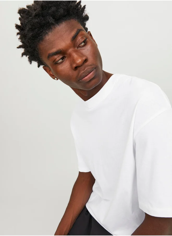JACK & JONES Solid Crew Neck Regular Fit T-Shirt