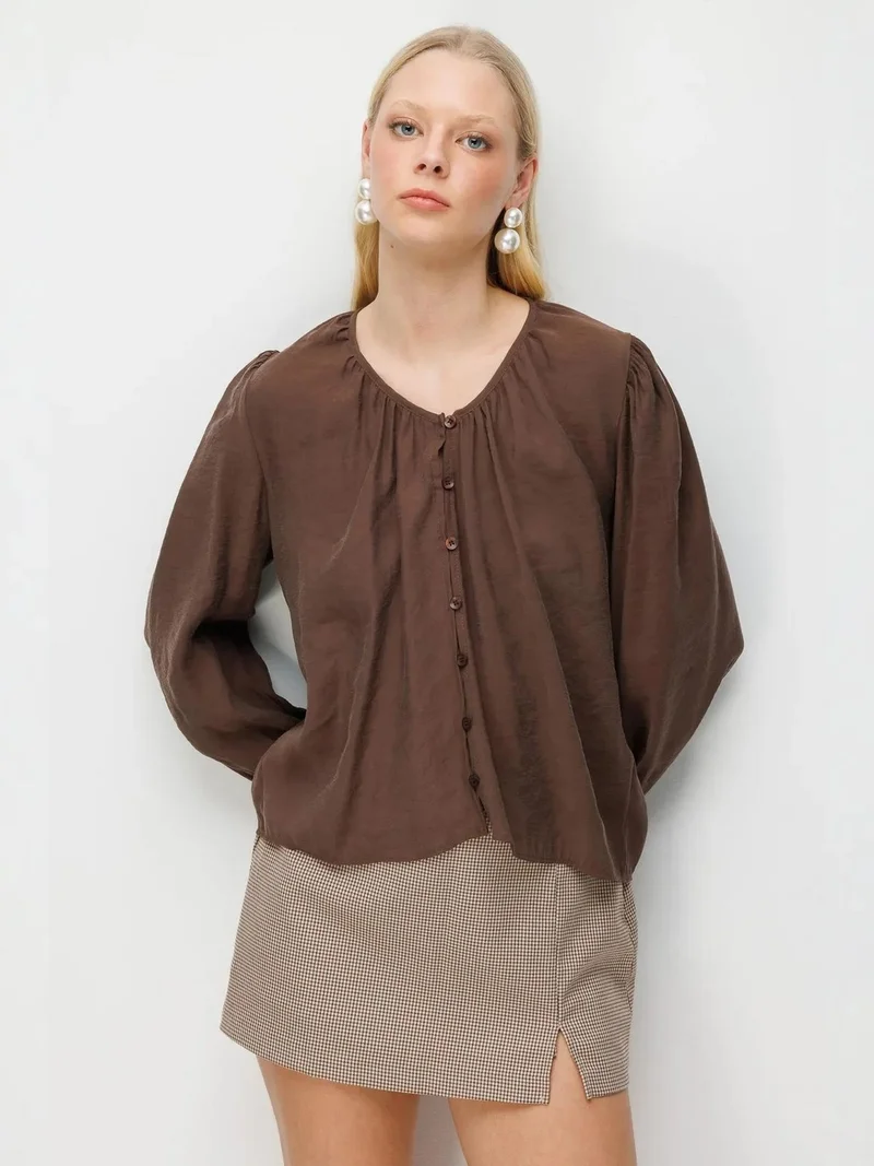 MixRay MIXRAY Textured Button-Up Crew Neck Blouse