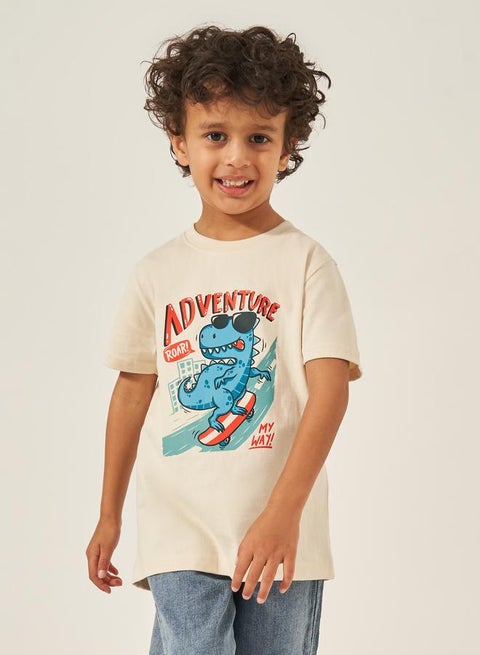 تي شيرت ستايلي بطبعة جرافيك ورقبة دائرية