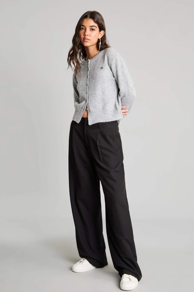ديفاكتو Slim Fit Crew Neck Cardigan