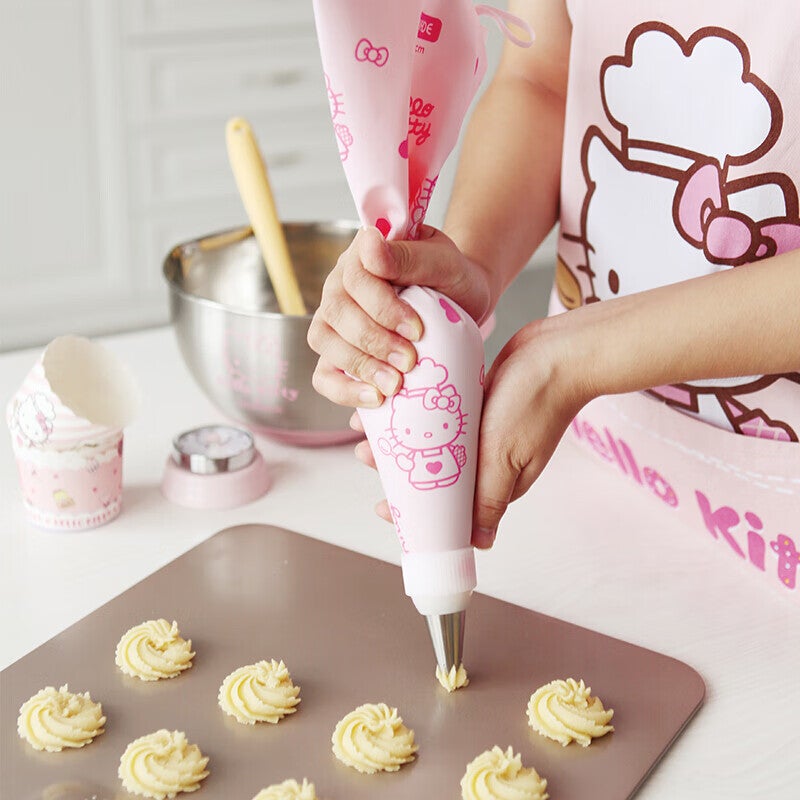 Xuechu HELLO KITTY الرخصة الرسمية TPU حقيبة الأنابيب (نصيحة الأنابيب غير المدرجة) ، قابلة لإعادة الاستخدام لملفات تعريف الارتباط ، كعك كريم ، يمكن استخدامها عدة مرات ، قطعة واحدة ، KT7040 - Image 2