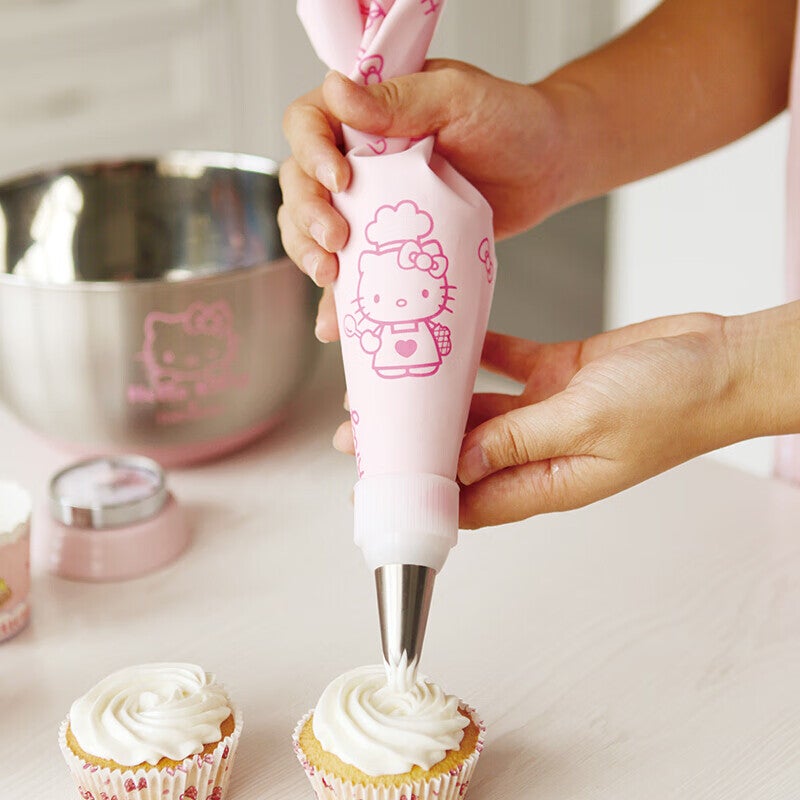 Xuechu HELLO KITTY الرخصة الرسمية TPU حقيبة الأنابيب (نصيحة الأنابيب غير المدرجة) ، قابلة لإعادة الاستخدام لملفات تعريف الارتباط ، كعك كريم ، يمكن استخدامها عدة مرات ، قطعة واحدة ، KT7040 - Image 1
