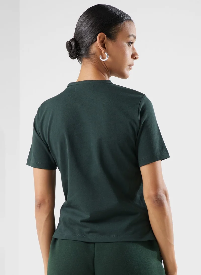 ذا جيفينج موفمنت تيشيرت بقصة عادية