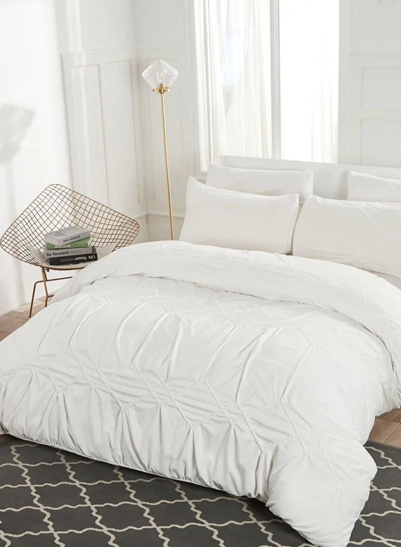Noire Edit White Patterned King Bedding Set