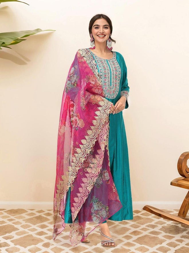 آي شين طقم كورتا نسائي مطرز باللون الأخضر مع بنطلون ودوباتا من إيشين - Image 3