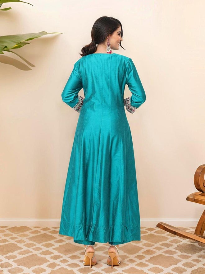 آي شين طقم كورتا نسائي مطرز باللون الأخضر مع بنطلون ودوباتا من إيشين - Image 4