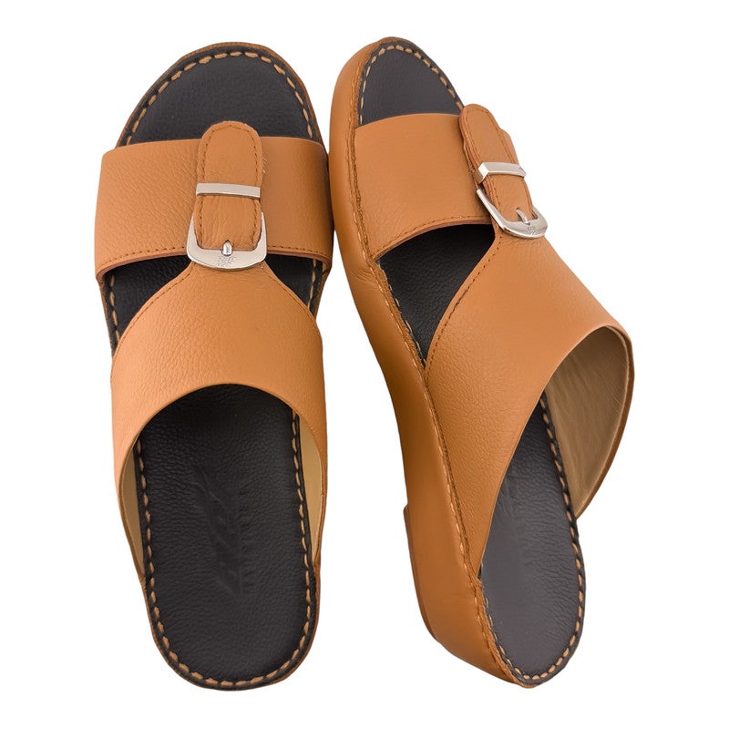 إيت صندل عربي يدوي الصنع للرجال من AET | شبشب رجالي خارجي | شبشب مفتوح من الأمام للاستخدام اليومي | جلد مطحون عربي أصلي مع ابزيم| تصميم عربي جديد| نعل داخلي بني| مريح وخفيف الوزن - Image 2