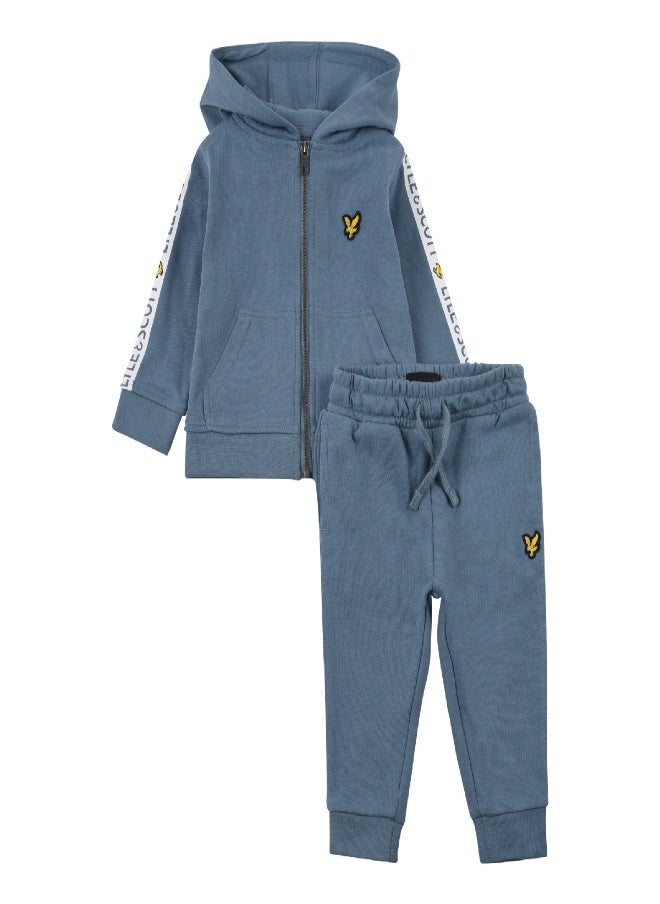 Lyle & Scott - بدلة رياضية مخططة للأطفال الصغار من لايل وسكوت باللون الأزرق - Image 1