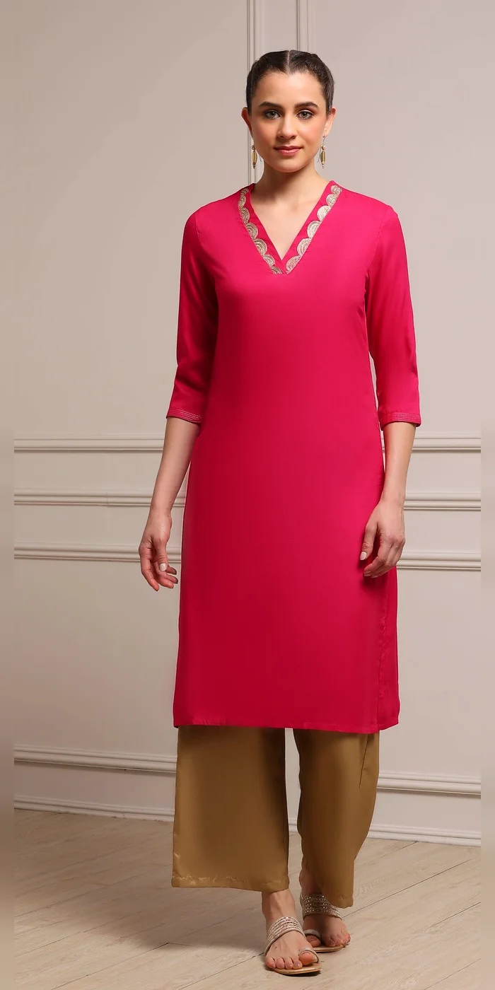 Women Fuchsia Solid Straight Kurta