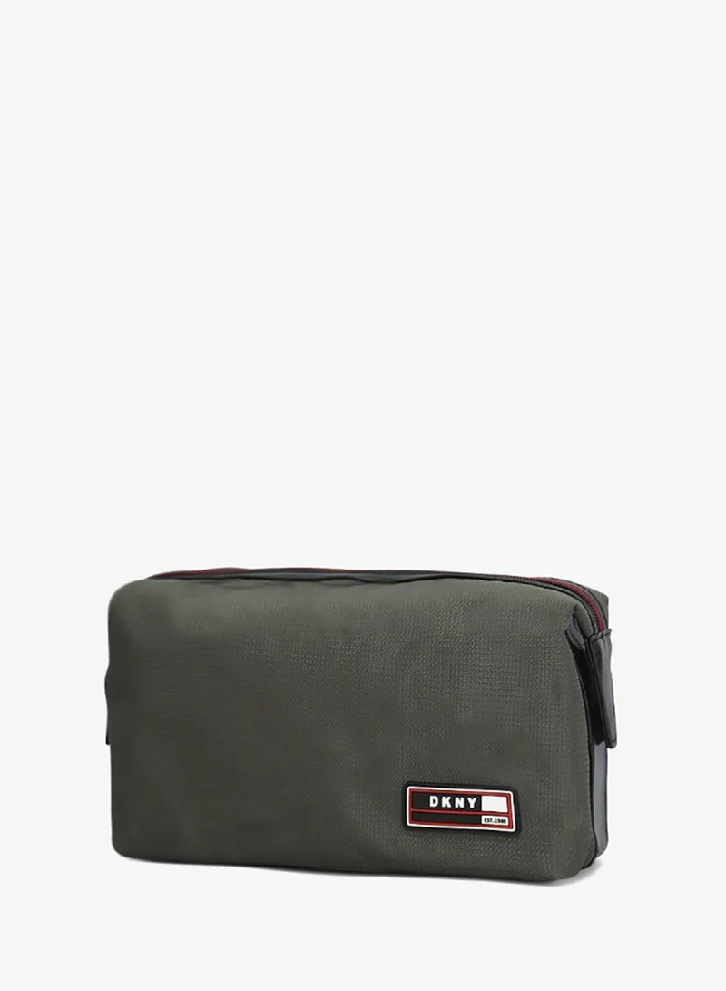 د ك ن ي حقيبة مستحضرات تجميل دي كي إن واي