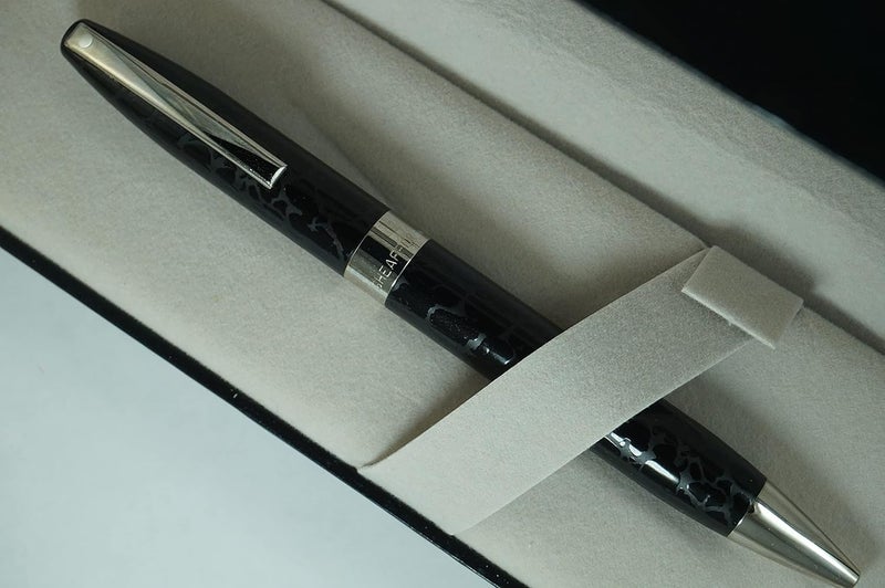 SHEAFFER قلم شيفر اليدوي المصنوع في الولايات المتحدة الأمريكية من مجموعة ليغاسي هيريتاج بمظهر الجلد الأسود الرسمي مع تفاصيل بالاديوم - Image 1
