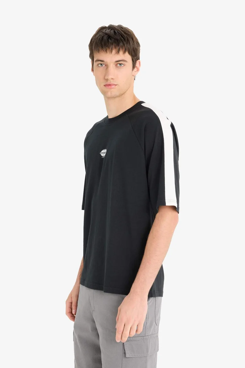 ديفاكتو Cotton Loose Fit Crew Neck Printed T-Shirt