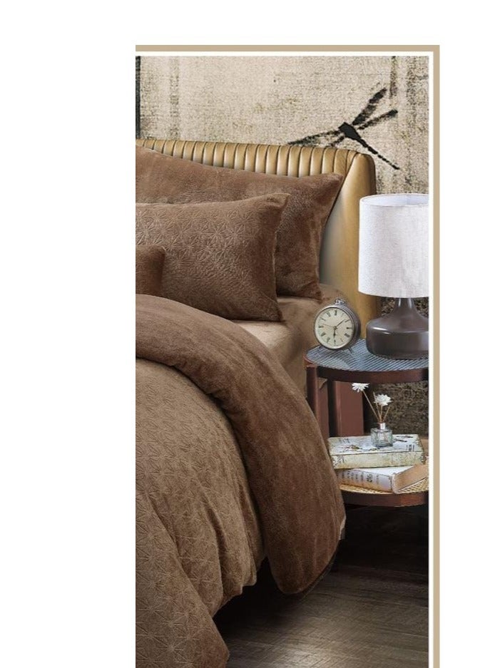 SONA A luxurious velvet double bed sheet that adds beauty and elegance to your room and gives you comfort and warmth, size 240*260 cm  - Image 4