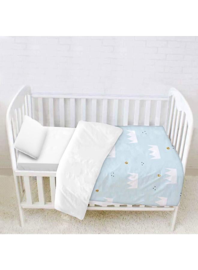 غطاء سرير بلو كراونز. نوم عالي الجودة أولوية للأطفال حديثي الولادة، لضمان نموهم الصحي. طقم الفراش فائق النعومة لدينا مثالي لغرفة طفلك الرضيع وطفلك الصغير.